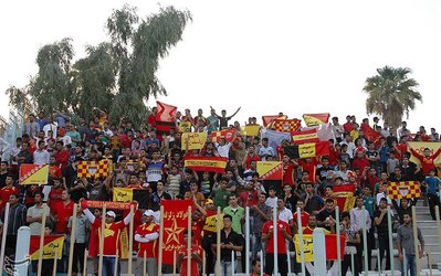 لیگ برتر | حاشیه فولاد - گسترش / تغییر ناگهانی ورزشگاه و استقبال اندک از بازی