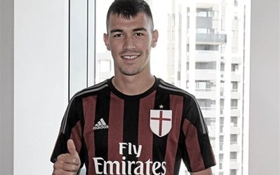 نقل و انتقالات | مدافع رم رسماً به میلان پیوست