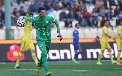 ابهام کامل در آینده بیرانوند/ دروازه‌بان نفت شش ماه خانه نشین می‌شود؟