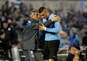 سرمربی اروگوئه|سرمربی اروگوئه بازیکن تیمش را تعویض کرد.