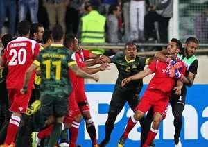 درگیری بازیکنان دو تیم