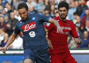 گونزالو ایگواین|ناپولی 3 - 3 کالیاری / سری آ