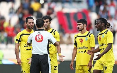 کوهنورد: پنالتی پرسپولیس مشکوک بود/ داور به ضرر راه‌آهن سوت می‌زد