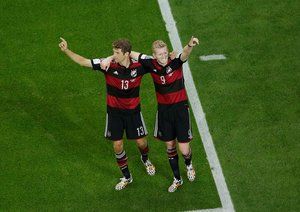 آندره شورله|شادمانی آندره شورله ، بازیکن تیم ملی المان بعد از باز کردن دروازه برزیل.