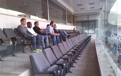 جام حذفی | حاشیه‌های استقلال تهران - پارسه / عکس یادگاری کریمی با تماشاگران استقلال