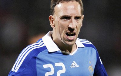 فرانک ریبری: در دیدار با شالکه نه، ولی در مسابقه با اشتوتکارت به میدان خواهم رفت.