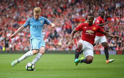 کدامیک از تیم‌های انگلیسی در پایان فصل جواز حضور در لیگ قهرمانان را کسب می‌کنند؟