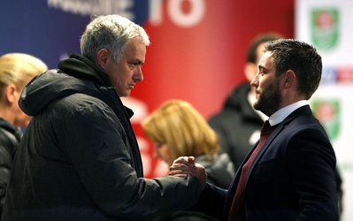 منچستر یونایتد فعلا قرارداد مورینیو را تمدید نمی کند