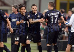 اینترمیلان|جشن بازیکنان اینتر بعد زده شدن گل سوم تیمشان توسط مائورو ایکاردی