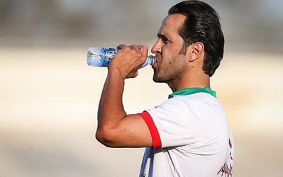 کریمی: حق و حقوق هادی را به خانواده‌اش پرداخت کنید