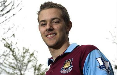 مهاجم لیگ برتری انگلیس بر اثر سرطان درگذشت