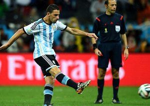 ماكسيمليا رودریگز|هنگام به ثمر رسیدن پنالتی ماكسيمليا رودریگز در دروازه هلند.