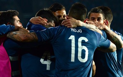 کوپا آمریکا 2015 | آرژانتین 1 - اروگوئه 0 / آگوئرو آلبی‌سلسته را به صدر برد / پاراگوئه مدعی صعود شد