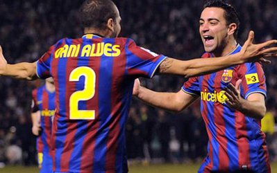 دنی آلوز: ژاوی بارسلونا را ترک خواهد کرد / مدافع برزیل: من در نیوکمپ خواهم ماند
