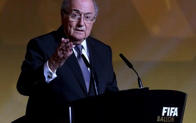 سپ بلاتر ممنوع الخروج شد / درخواست یوفا برای تعویق انتخابات فیفا
