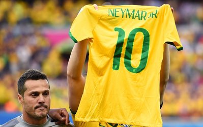 پیراهن نیمار در دستان بازیکنان برزیل