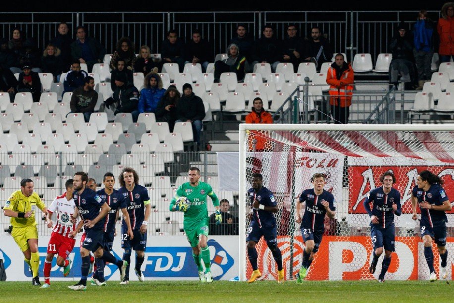 JACCIO - PSG ceelebration of psg player all.jpg