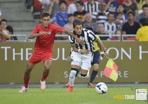 درگیری بازیکن یووه با یار حریف|منتخب سنگاپور 0-5 یونتوس / دیدار دوستانه