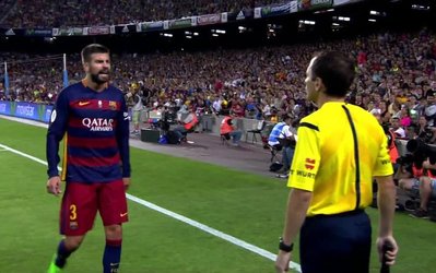 پیکه این بار در نقش حامی داوران