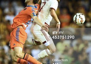 درگیری بر سر توپ|والنسیا 2-1 آث میلان / دیدار دوستانه