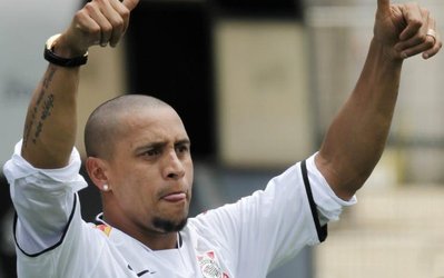 روبرتو کارلوس: این دیدار بیادماندنی می‌شود / فوتبال دوستان به آزادی بیایند