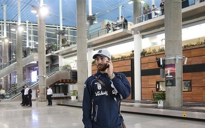 حقیقی برای مذاکره با تیم انگلیسی راهی اروپا شد