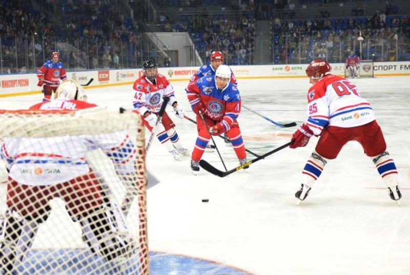 putin hocky 3.jpg
