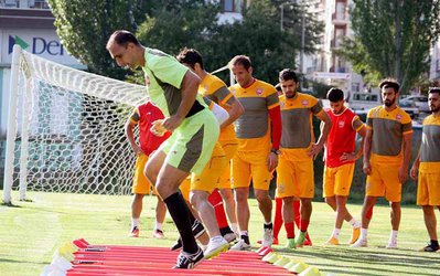 مربی بدنساز پرسپولیس: اعتقادی به دواندن زیاد بازیکنان ندارم / وضعیت آمادگی تیم بهتر از فصل قبل است