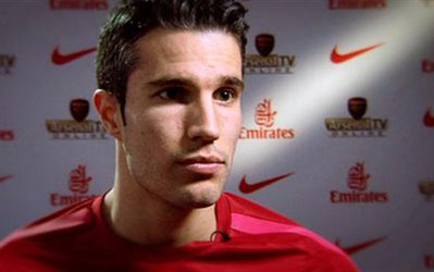 روبین فان پرسی ضمن رد عمل جراحی بر روی خود؛ به فالکائو تبریک گفت