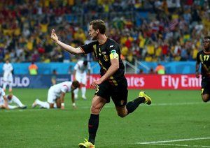 یان ویتونگِن|جشن یان ویتونگِن ، بازیکن بلژیک بعد از باز کردن دروازه کره جنوبی .