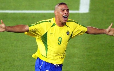 جام جهانی 2014 / 100 لحظه جذاب تاریخ جام جهانی (58_ رونالدو ستاره برزیلی رکورد گرد مولر افسانه ای را شکست.)