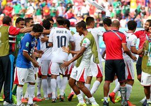 کاستاریکا|جشن بازیکنان کاستاریکا بعد از پیروزی مقابل تیم مدهی ایتالیا و صعود به مرحله بعد.