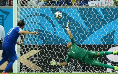 دروازهبان کاستاریکا بهترین بازیکن بازی با یونان شد