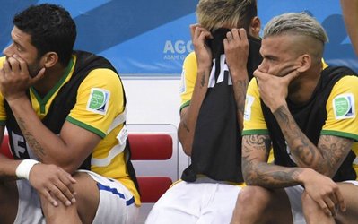 انتقاد دونگا از مدل‌ موی نیمار و آلوس