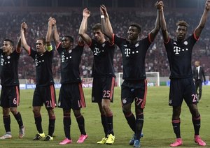 شادی بازیکنان بایرن|المپیاکوس 0 - 3 بایرن مونیخ / لیگ قهرمانان