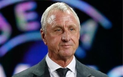 کرایف: توپ طلا تبدیل به سیرک رسانه‌ای شده است