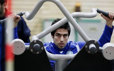 حراست فرودگاه امام گذرنامه خسرو حیدری را ضبط کرد!