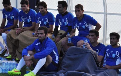 کمالوند به بازیکنان تیم گسترش فولاد معرفی شد/ هواداران با گسترش آشتی کردند