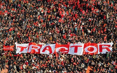 حاشیه‌های تراکتور - الاهلی / تعجب بازیکنان الاهلی از تشویق خاص تراکتوری‌ها و توقف بازارسیاه بلیت‌فروشی