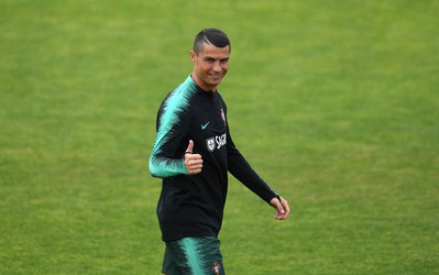 عکس/ رونالدو برای جام‌جهانی دست به کار شد