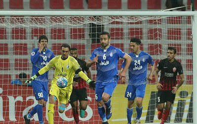 دو پرسشی که منصوریان باید جواب دهد؛ اشتهای استقلال گرسنه کجا رفت/ چرا رحمتی از خط دروازه جدا نمی‌شود؟