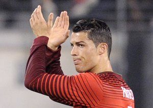 کریستیانو رونالدو|تعویض شدن کرس رونالدو در دیدار دوستانه مقابل ایرلند.