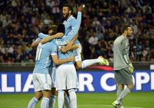 جوزپه بياوا|شادمانی بازیکنان لاتزیو بعد از گلزنی مقابل اینتر