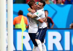 آنتوان گريزمان - والبوئنا|شادمانی آنتوان گريزمان همراه با والبوئنا.