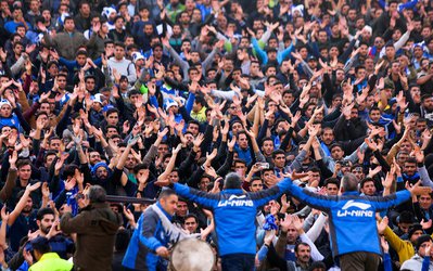 نگاه روز | اینجا استقلال، جایی که هیچ چیز سرجای خودش نیست