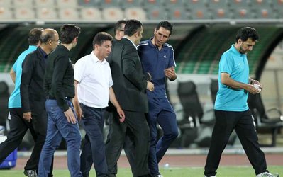 توهم توطئه در تیم بزرگ پایتخت؛ دست های پشت پرده استقلال را رها نمی کنند