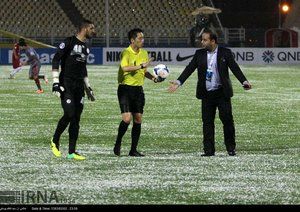 ورزشگاه یادگار امام -  تراکتورسازی تبریز|تصمیم گیری داور برای با تاخیر شروع شدن بازی به دلیل بد بودن وضعیت جوی