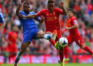 رحیم استرلینگ - اشلی کول|تقابل رحیم استرلینگ و اشلی کول برای گرفتن توپ.