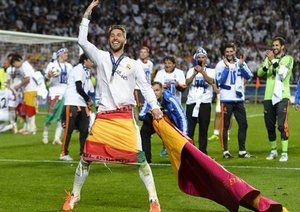 سرخیو راموس|سرخیو راموس همراه با هم تیمی های خود در رئال مادرید جشم قهرمانی در لیگ قهرمانان را برگزار می کنند.