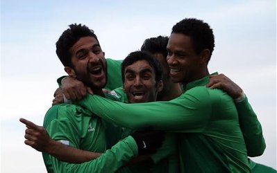 عکس روز | رونمایی از پیراهن ذوب‌آهن در مالزی